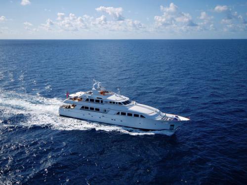 Luxury Motor Yacht for rent in the Caribbean